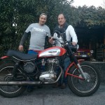 foto-team-ducati-scrambler-recupero-roberto-de-santis-e-gianni